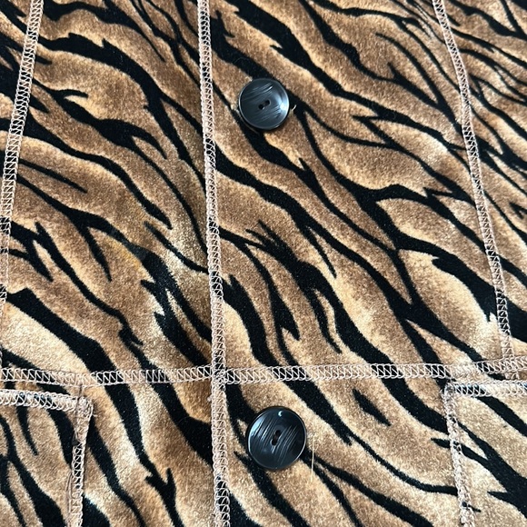 Reversible tiger print/brown coat - Picture 3 of 11